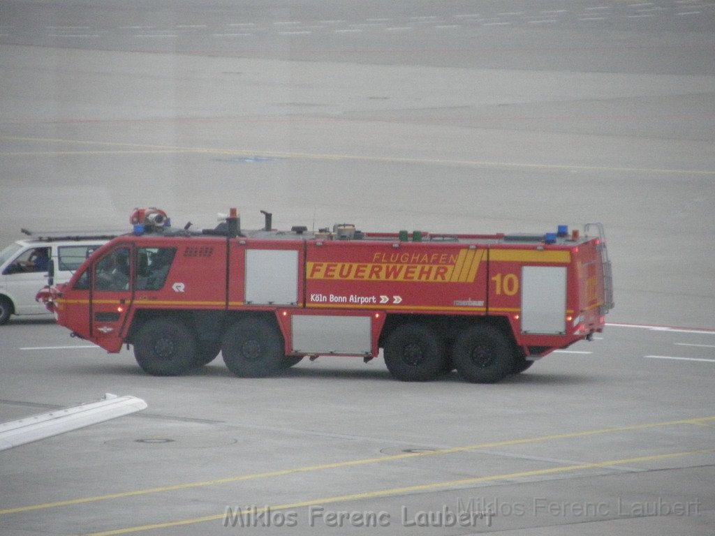 Warten auf den Airbus 380 Koeln Bonn P388.JPG